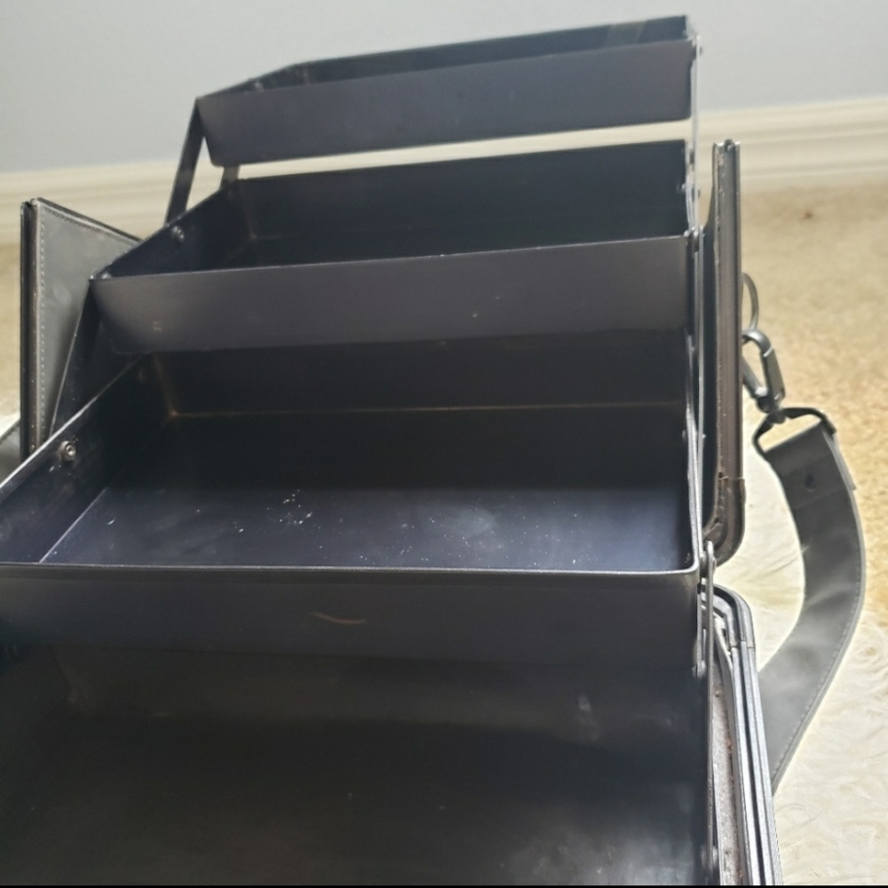 MAC Cosmetics Training Case - Picture 4 of 5